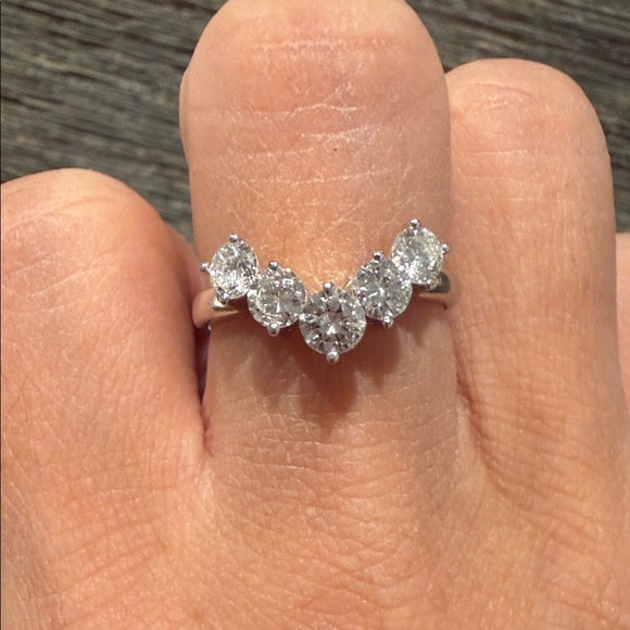 Jewelry - Elegant Silver Diamond Ring